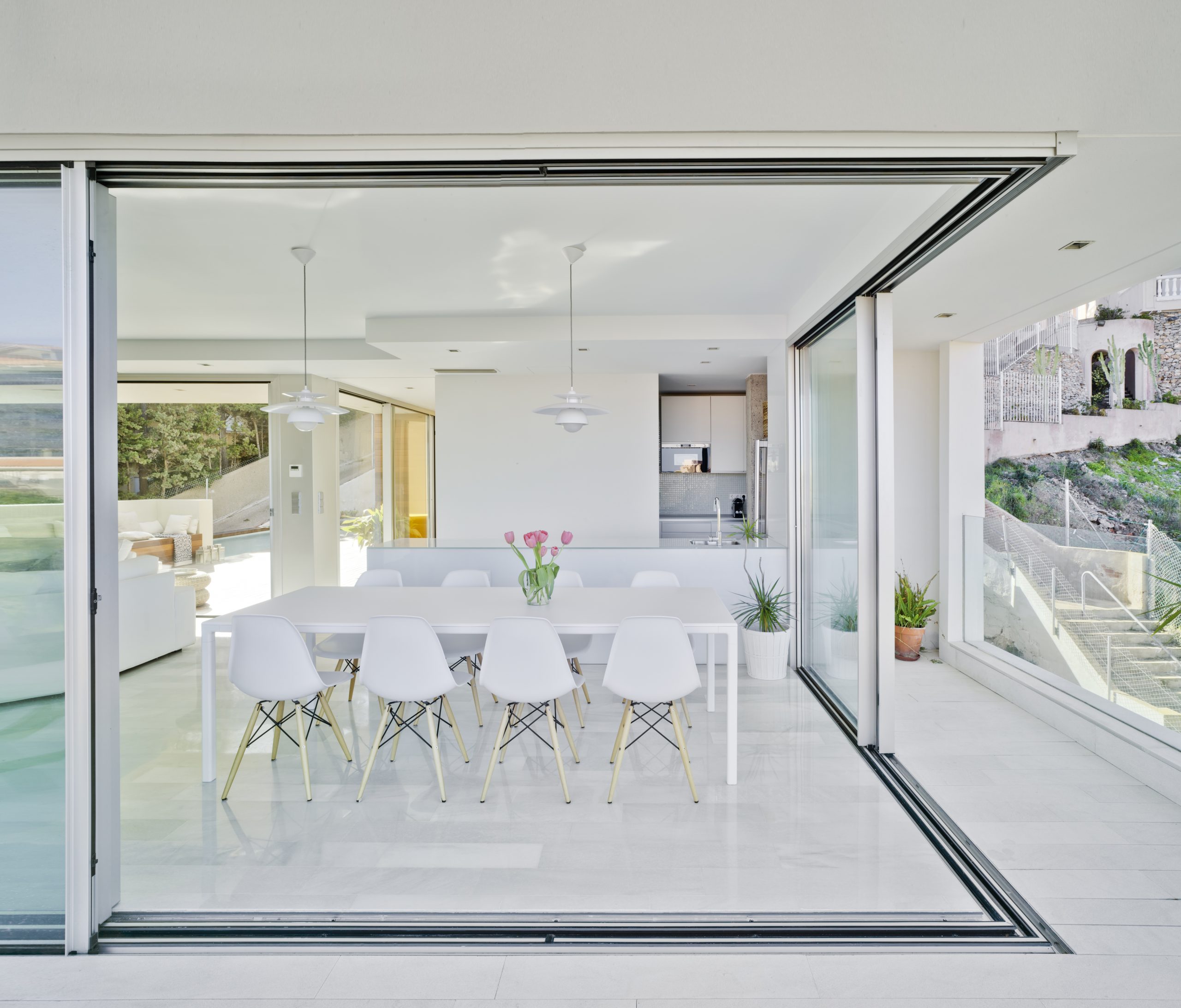 Frameless sliding clearance doors