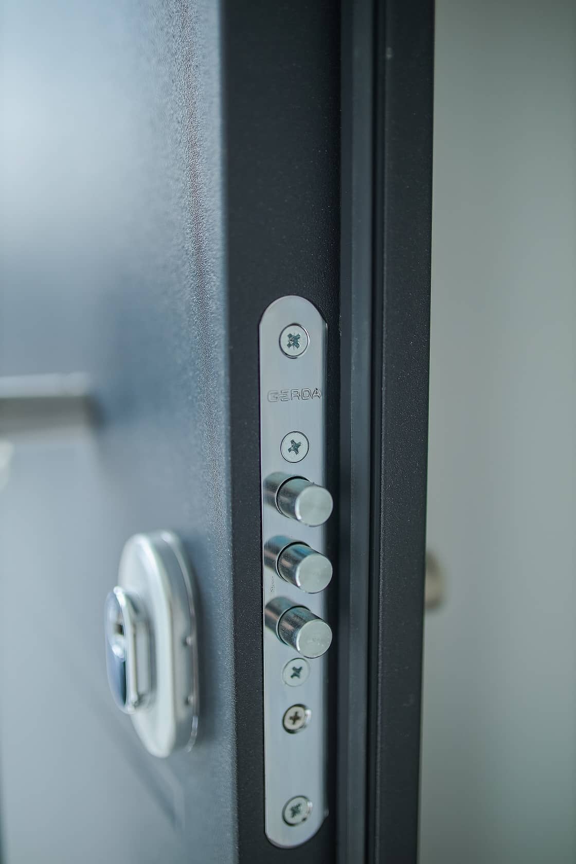 gerda doors close up