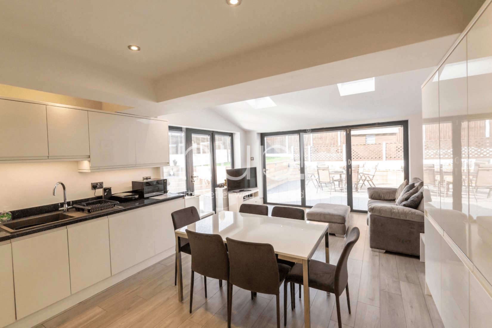 hup! extension as large modern kitchen with sliding doors